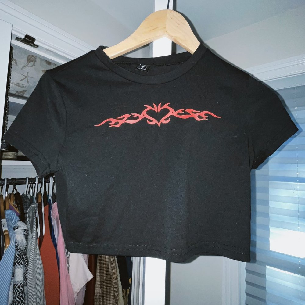 Graphic Heart Crop Tee
